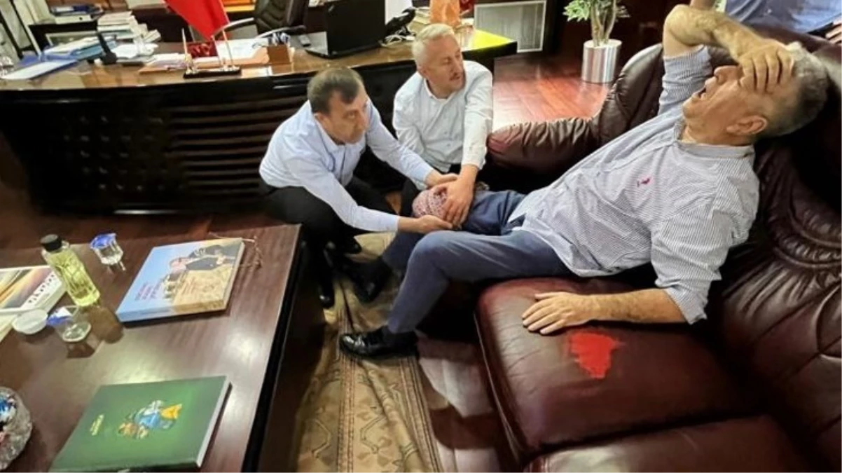 Sapanca Belediye Başkanı’nın makam odasında silahlı saldırı! Bacağından vurulunca acı içinde yere yığıldı