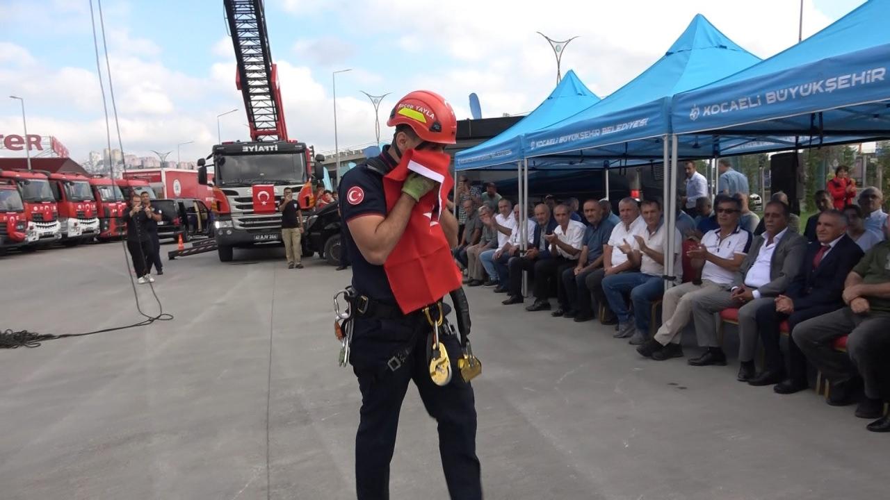 Kocaeli Belediye Başkanı Büyükakın: İtfaiyemizin kahramanlarıyla gurur duyuyorum