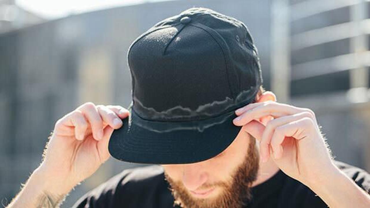 3 kolay yöntem: Şapkadan ter lekesi nasıl çıkarılır?
