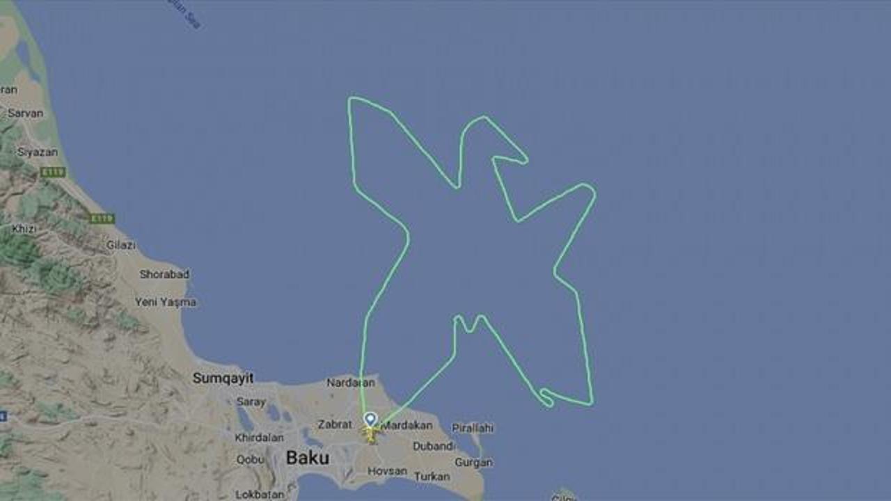 Azerbaycanlı pilotlar, şehitleri gökte Har-ı Bülbül çizerek andı