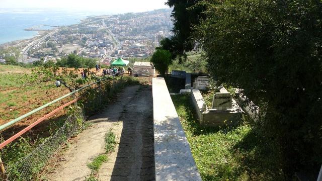 Manzaralı mezar yeri için tartıştılar: Fenalaştı, ambulansa alındı