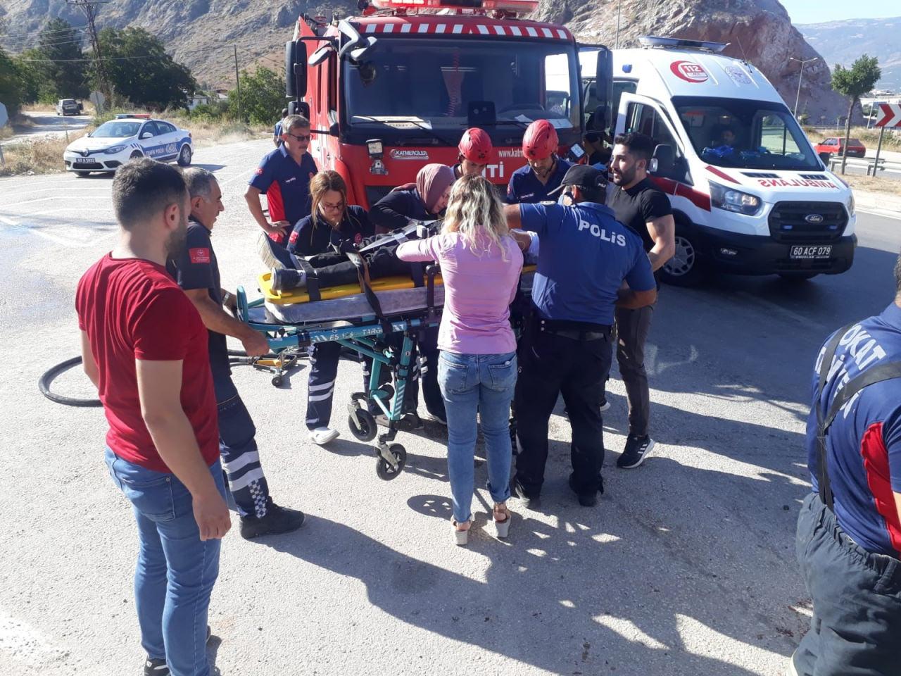 Tokat'ta refüje çarpan otomobil takla attı: 3'ü çocuk, 5 yaralı