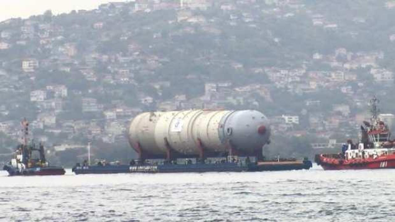 İstanbul Boğazı’ndan şaşırtan geçiş