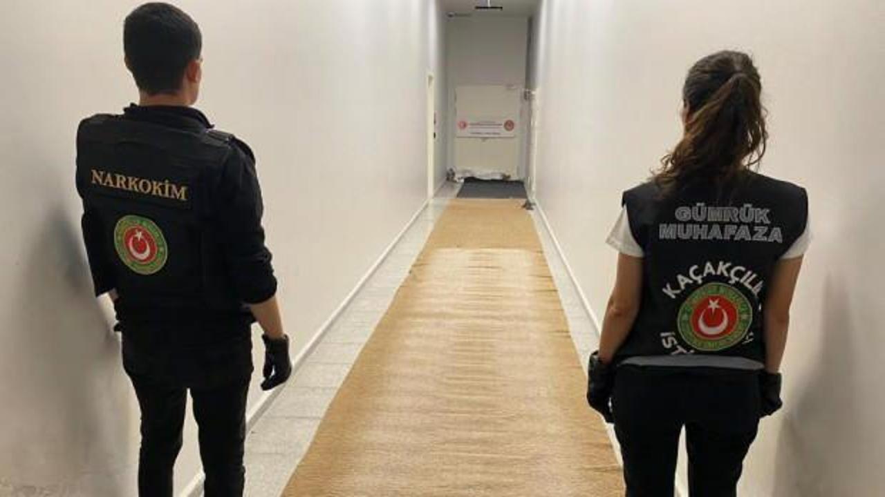 İstanbul Havalimanı’nda halıya emdirilmiş 17 kilo uyuşturucu ele geçirildi