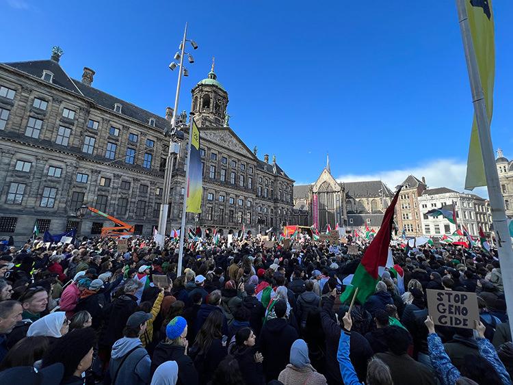 Hollanda'da Filistin'e destek gösterisinde 3 kişi gözaltına alındı