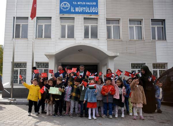 Kuran kursu öğrencileri, harçlıklarını Filistinli çocuklara bağışladı