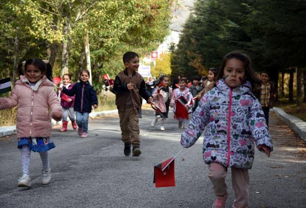 Kuran kursu öğrencileri, harçlıklarını Filistinli çocuklara bağışladı