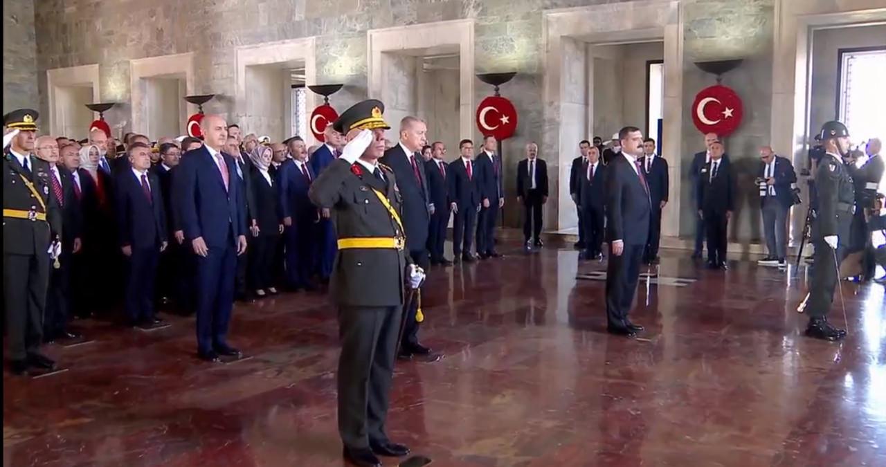 Devlet erkanı Anıtkabir'de: Cumhurbaşkanı Erdoğan'dan önemli mesajlar