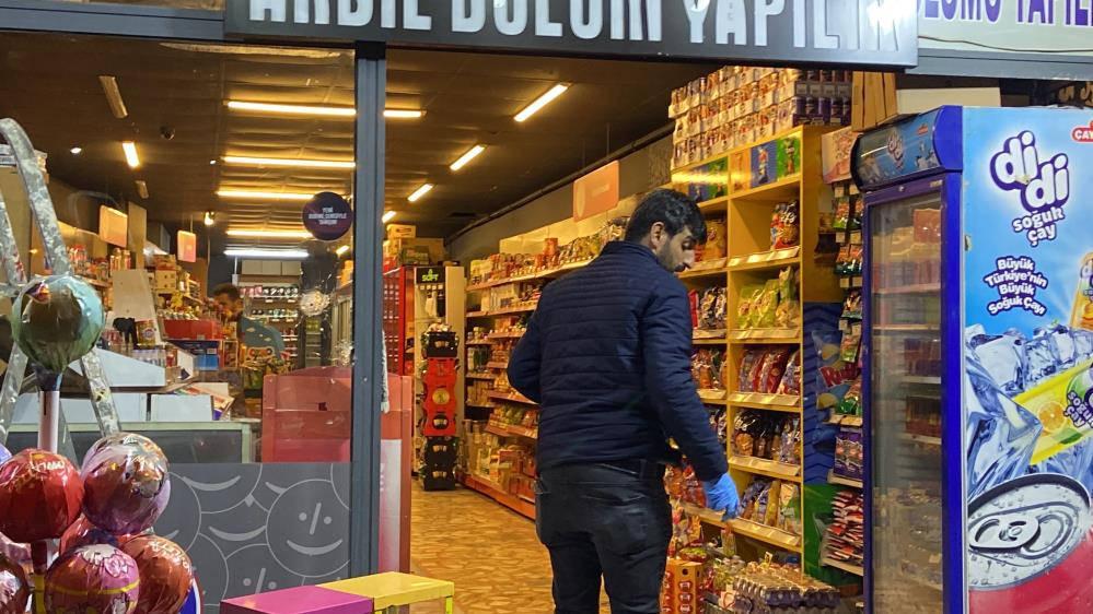 Esenyurt'ta insanların olduğu markete kurşun yağmuru