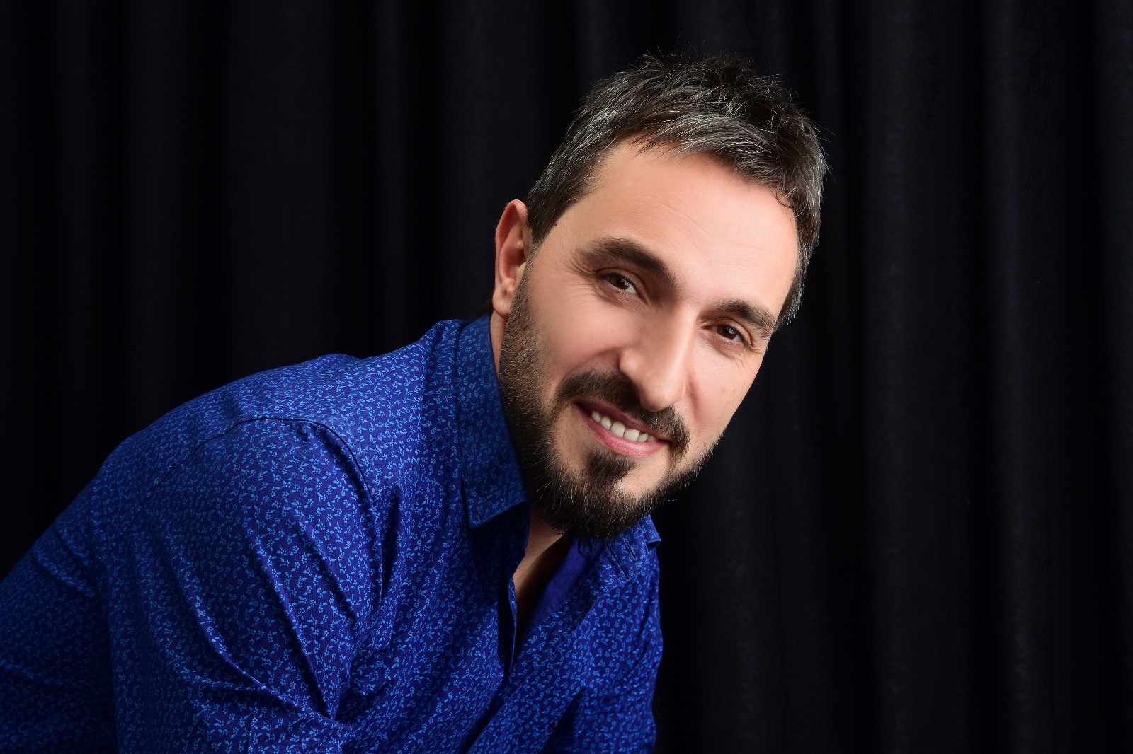 KARADENİZLİ SEVİLEN SANATÇI HIZIR DİNÇER YENİ ŞARKILARIYLA YİNE İLK SIRADA