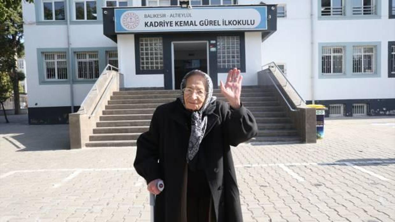 Balıkesirli 100 yaşındaki Kadriye öğretmen, Cumhuriyet nesilleri yetiştirdi