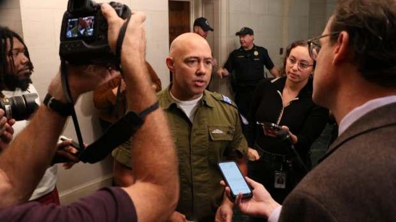 Kongreye İsrail ordusunun üniformasıyla geldi