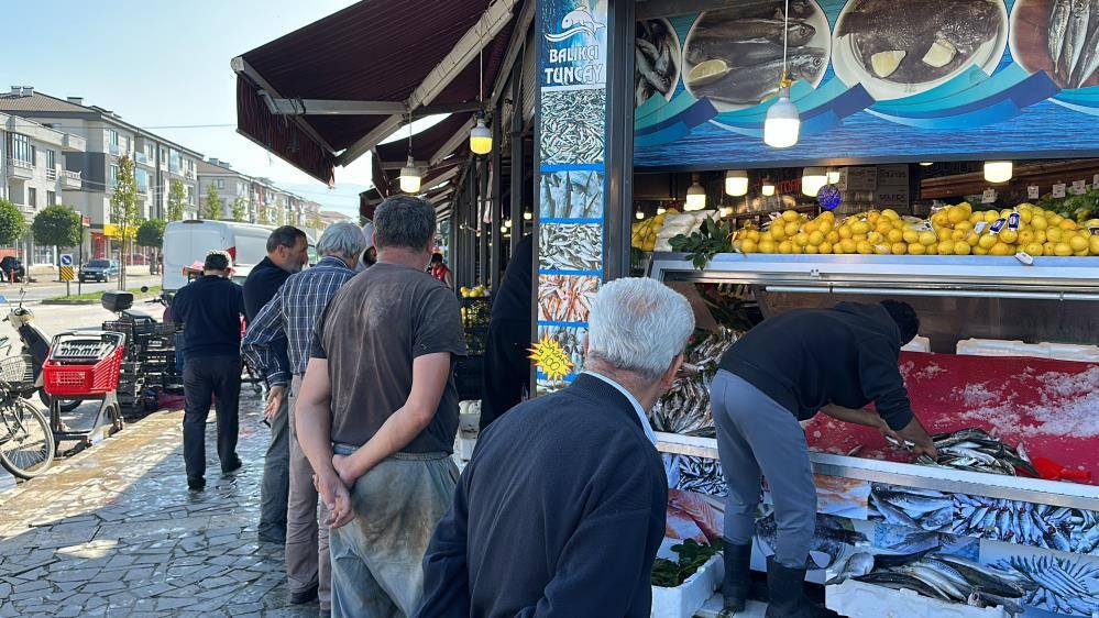 Tezgahlarda hamsi bolluğu