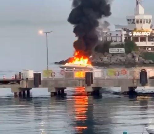 Bakırköy'de alev alev yanan tekne battı! 1'i ağır, 4 yaralı