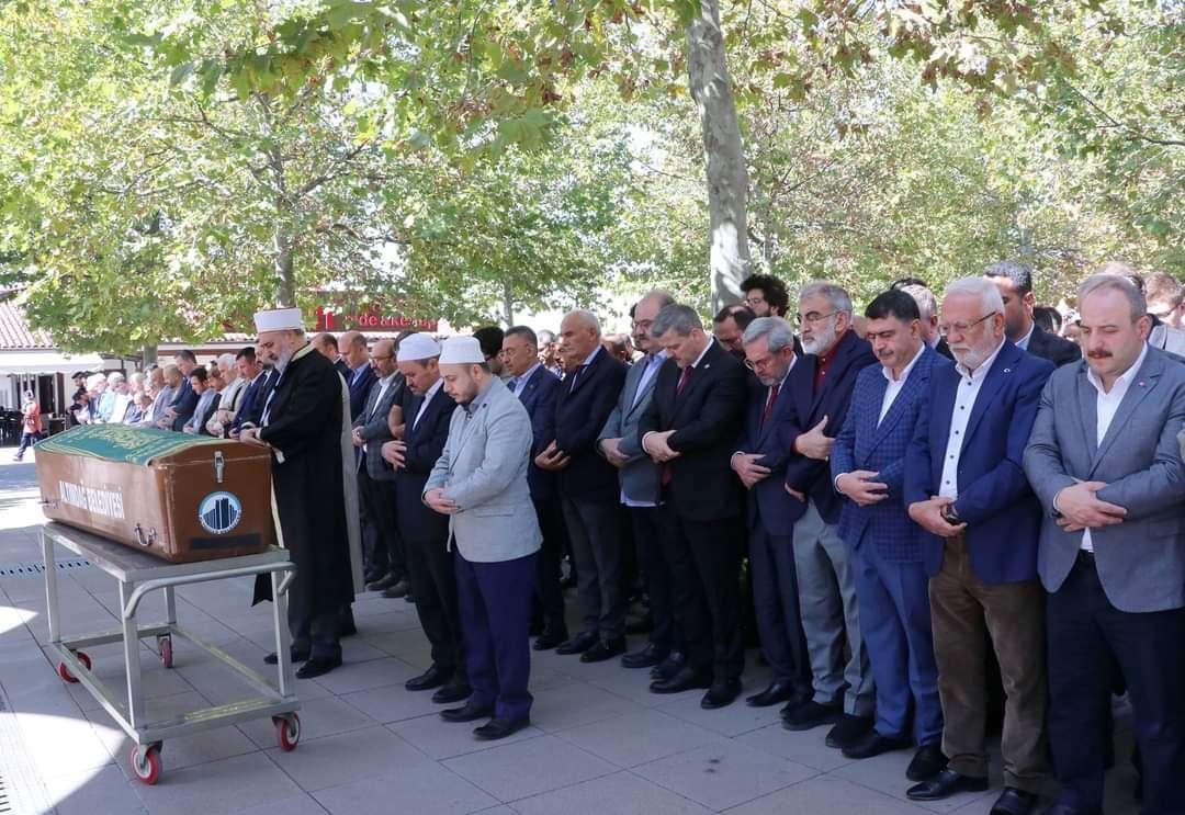 AK Partili Lütfiye Selva Çam'ın babası hayatını kaybetti