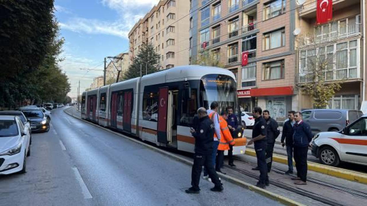 Eskişehir’de feci kaza: Bacağı tramvayın altında kaldı!