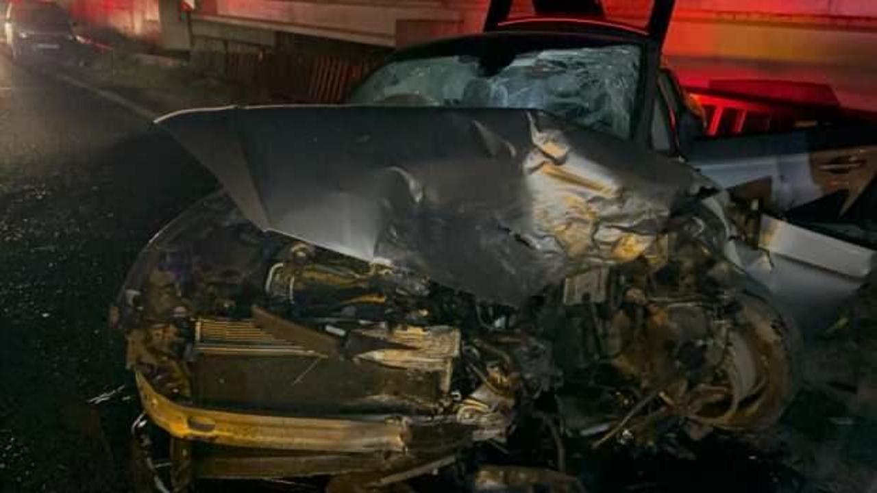 İki otomobil hurdaya döndü: Kazada 3 kişi ağır yaralandı!