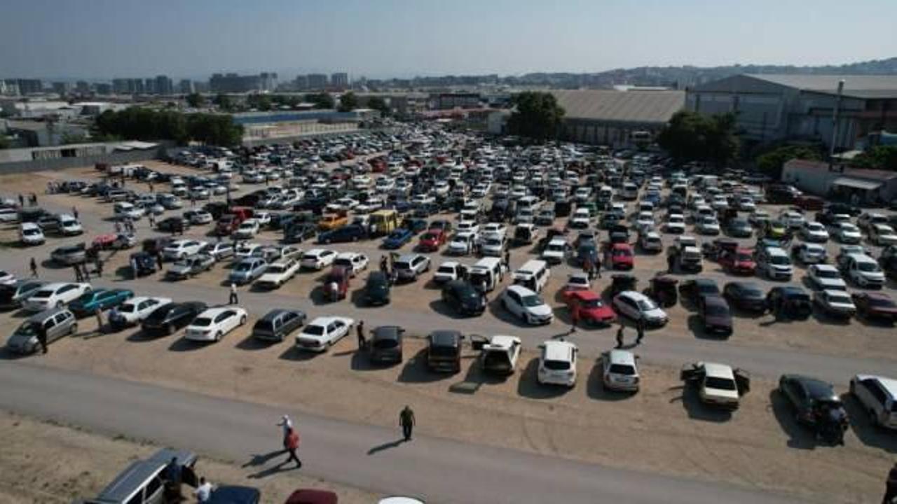 İkinci el oto pazarında sinek avladılar