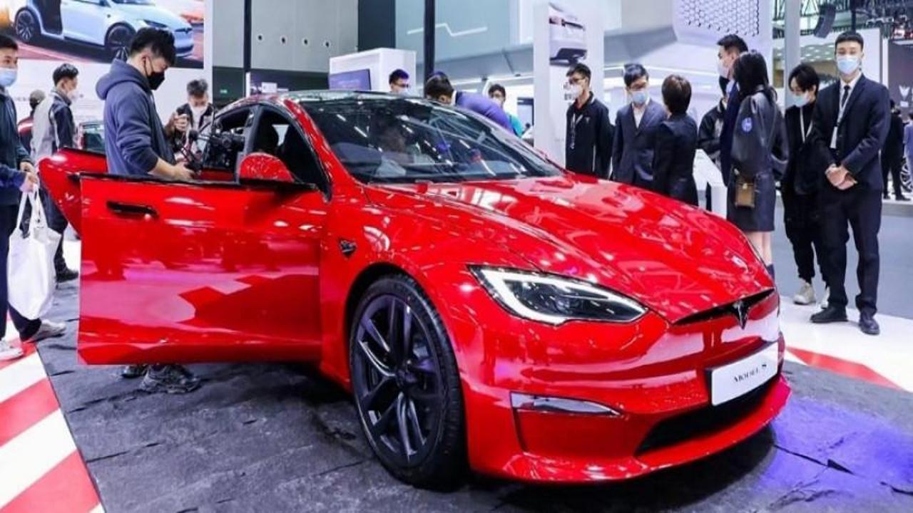 Tesla 55 bine yakın aracı geri çağırıyor