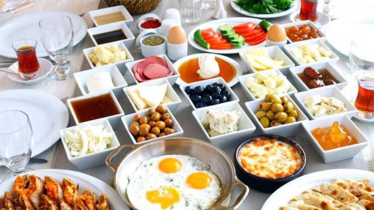 Tüm öğünleri atlasanız da kahvaltıyı atlamayın! Çocuğunuzu kahvaltı etmeden okula gönderirseniz eğer…