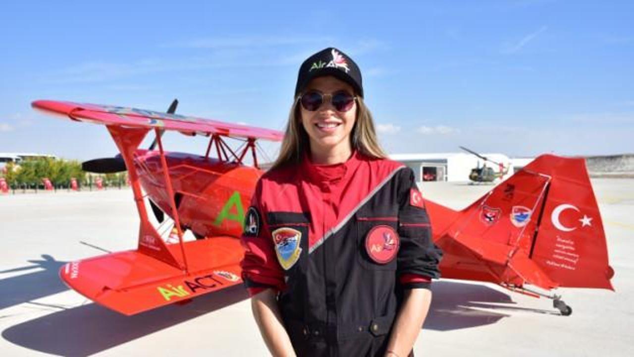 Türkiye’nin tek sivil kadın akrobasi pilotu 100. yılı özel uçuşuyla kutladı