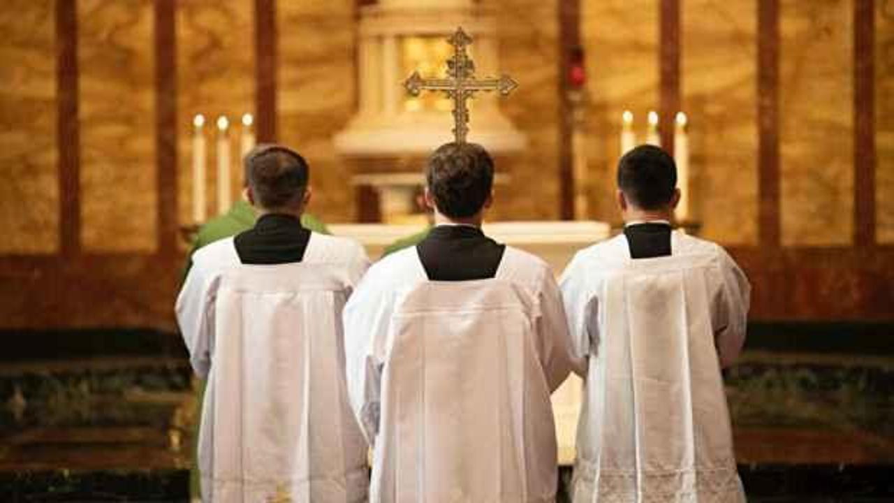 İspanya’daki kiliselerde 200 bin çocuğa taciz