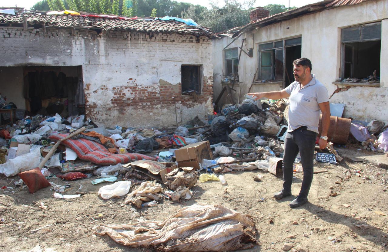 Milyoner adamın evinden 20 kamyon çöp çıktı