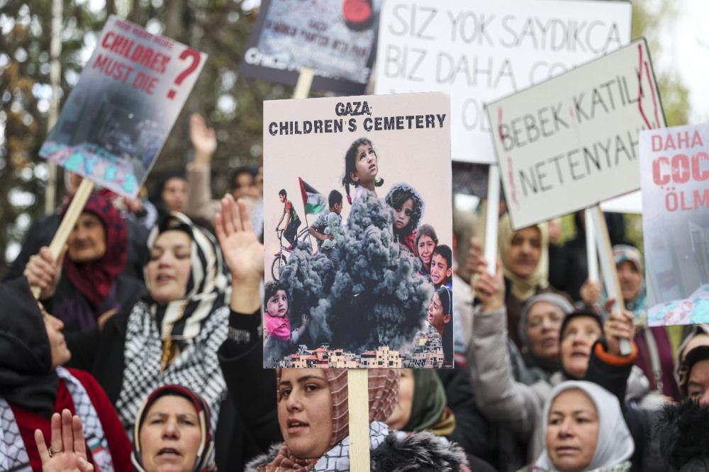 AK Parti Genel Merkez Kadın Kollarından İsrail'in Ankara Büyükelçiliği konutu önünde eylem