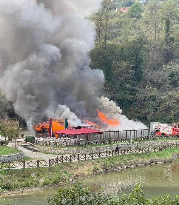 Trabzon'da Sera Gölü kıyısındaki sosyal tesis yandı