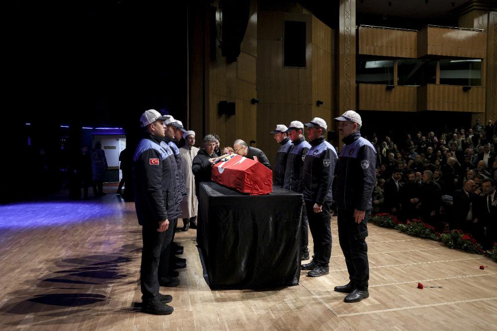 Gazeteci ve sunucu Metin Uca cenaze namazının ardından son yolculuğuna uğurlandı