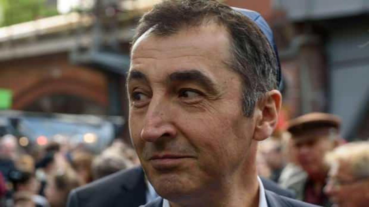 ‘Alman’ Cem, İsrail sevici çıktı! Katliama karşı çıkanları suçladı