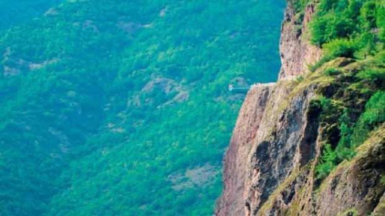 Artvin’de cam seyir terasından düşen kadın öldü