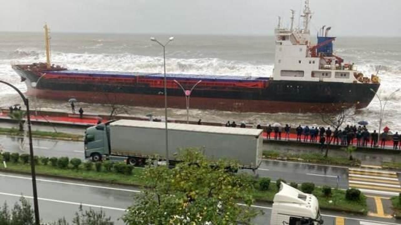 Artvin’de kuru yük gemisi karaya oturdu