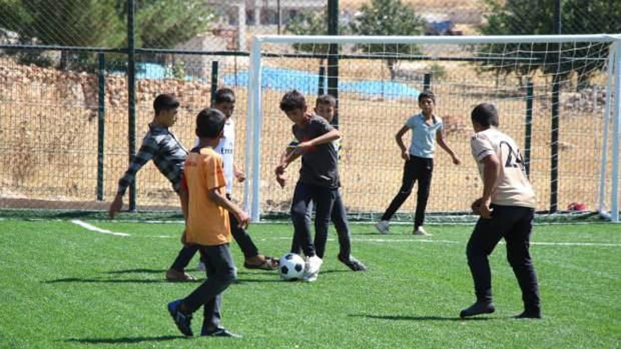 Başkan Canpolat: 21 adet halı sahayı gençlerimizin hizmetine sunduk