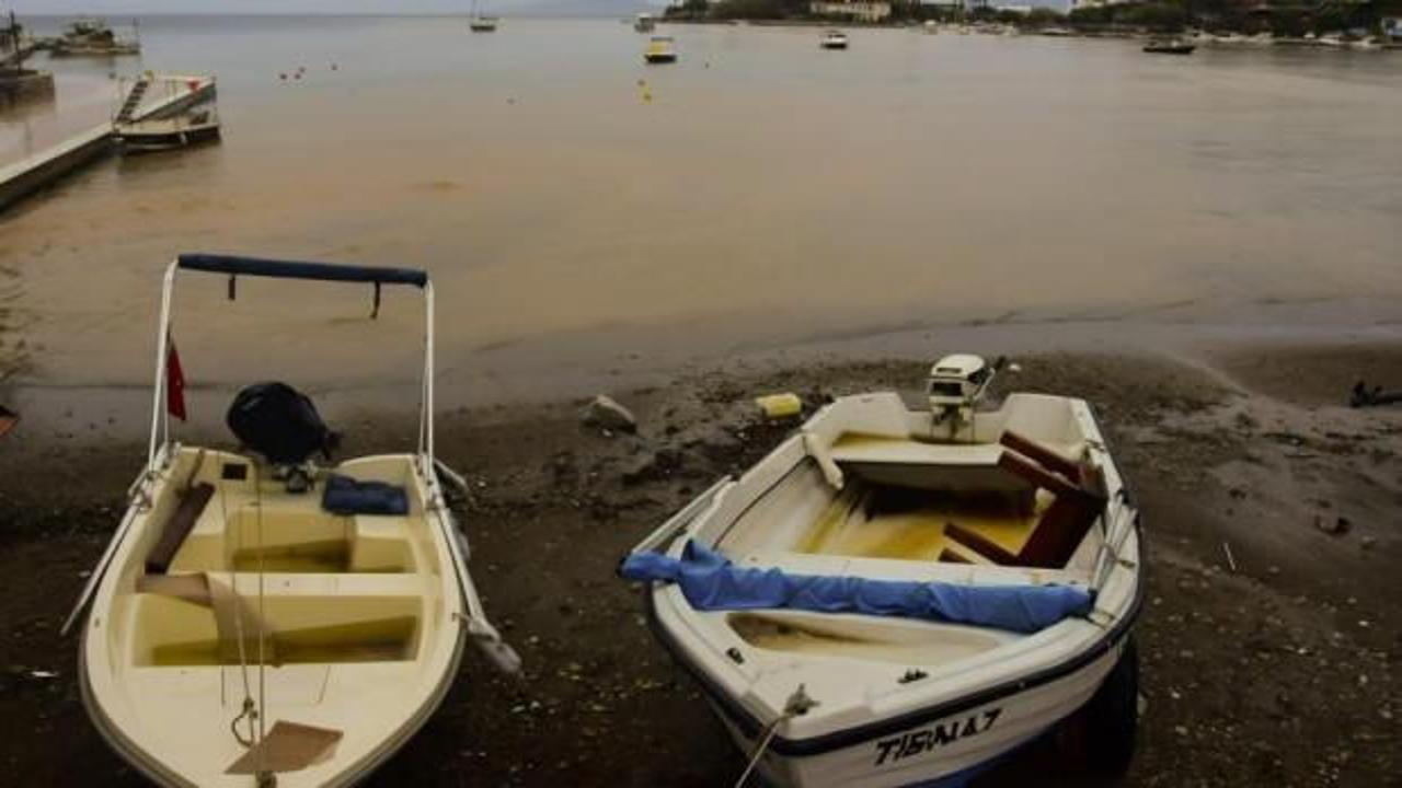 Datça’da deniz 15 dakikada çamurla kaplandı
