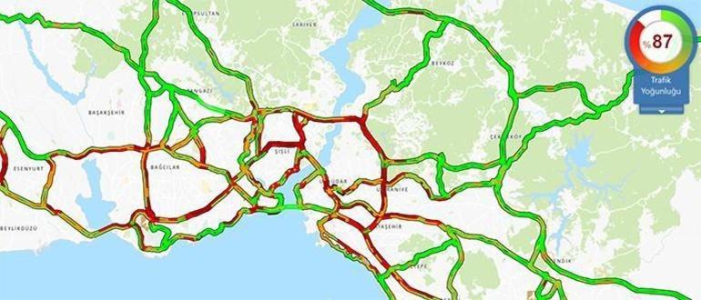 İstanbul sağanak trafiği felç etti: Yoğunluk yüzde 90'a ulaştı