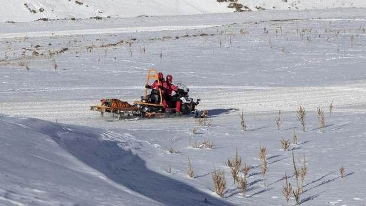 Erzurum’da JAK timleri hasta çocuğu kar motoruyla hastaneye ulaştırdı