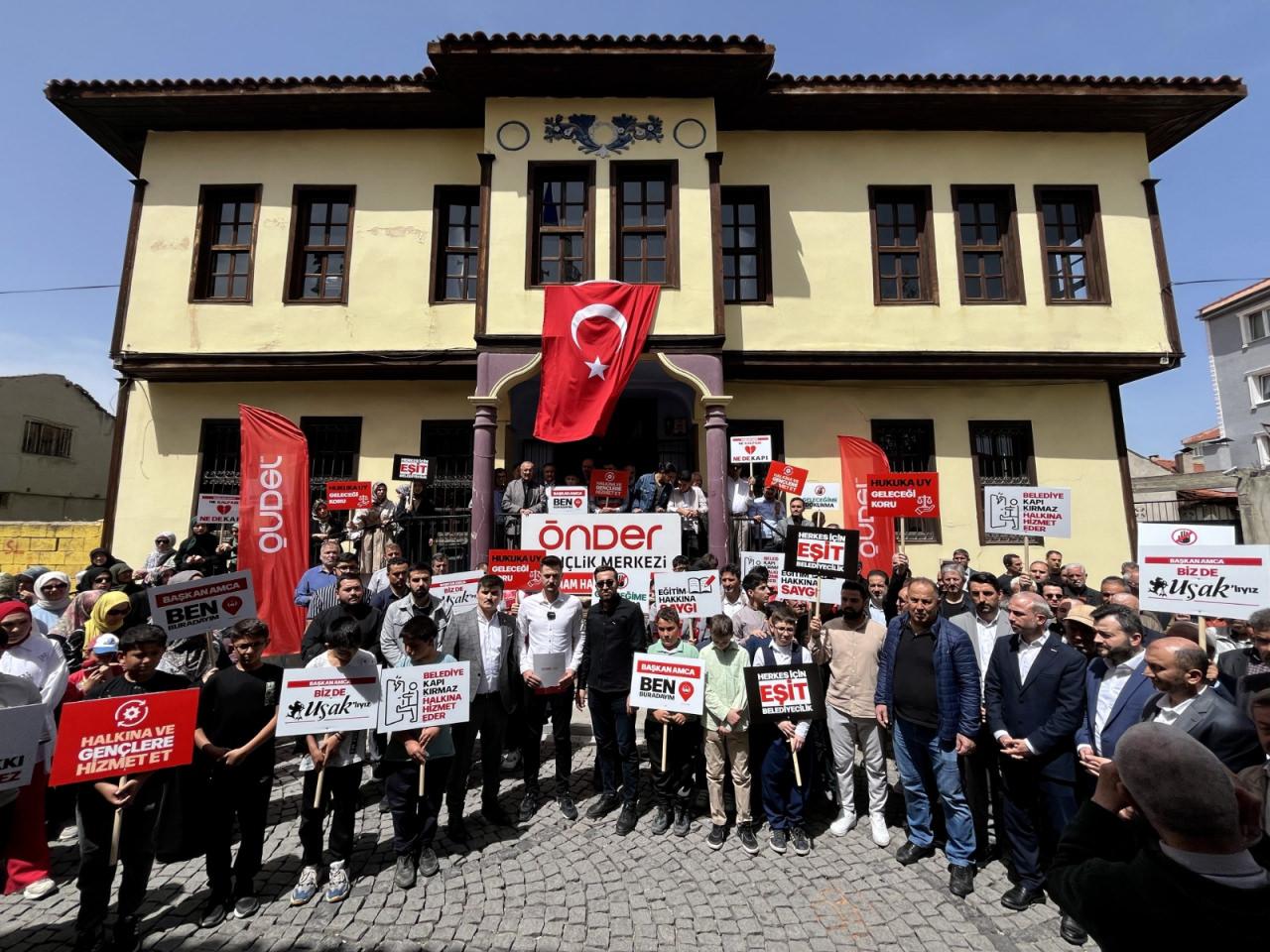 Uşak Belediyesi ÖNDER'e tahsis edilen binayı işgal etti