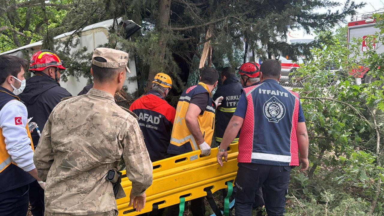 Kırklareli'de yolcu otobüsü devrildi! Çok sayıda ekip bölgede