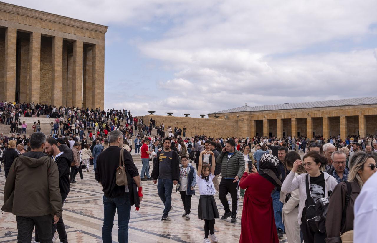 Anıtkabir'de bayram tatilinde ziyaretçi yoğunluğu