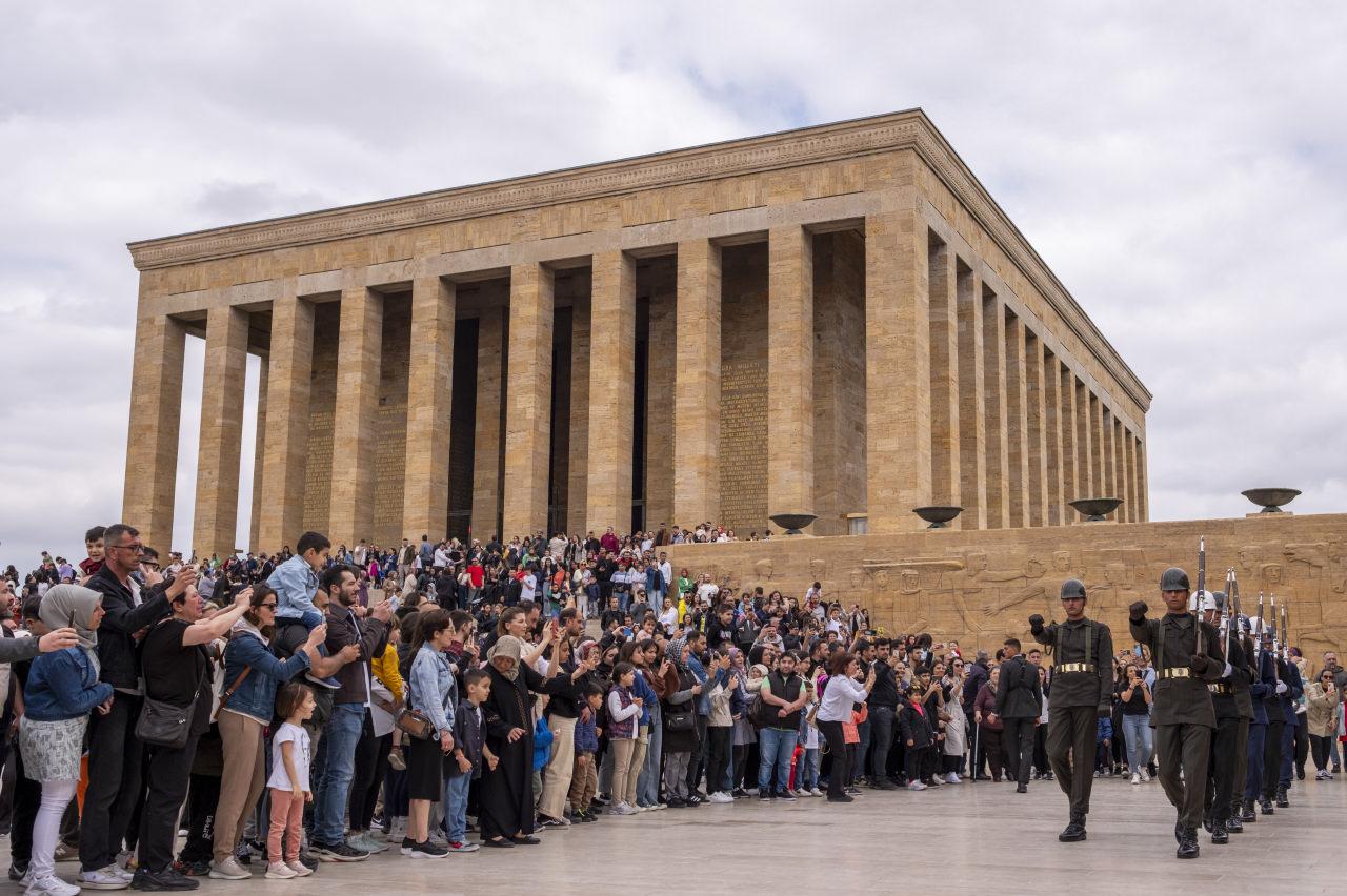 Anıtkabir'de bayram tatilinde ziyaretçi yoğunluğu