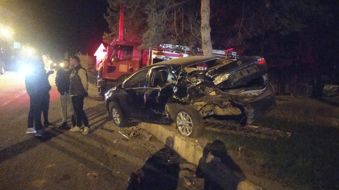 Alkollü sürücü makam aracına çarptı