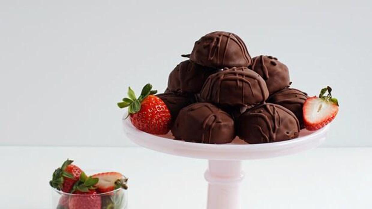 3 malzemeli çilekli trüf tarifi, nasıl yapılır?