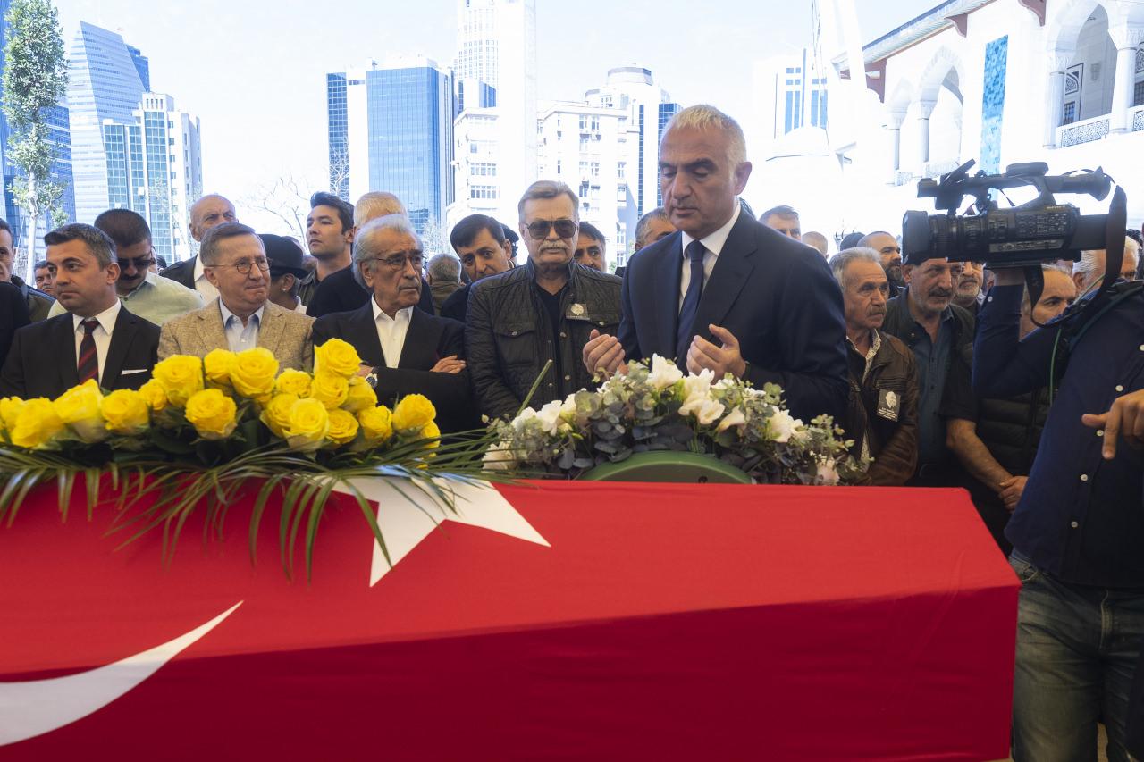 Yapımcı Türker İnanoğlu toprağa verildi