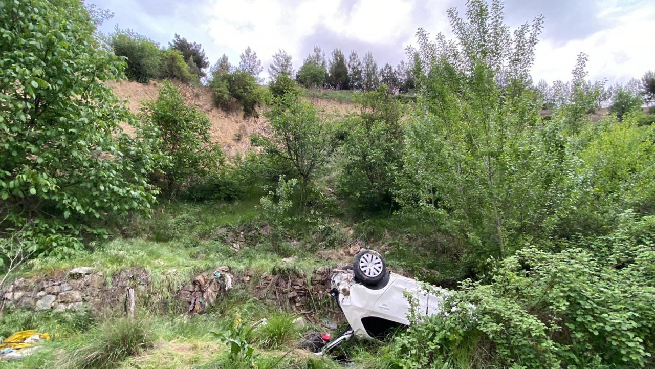 Karabük'te mucize! Otomobiliyle 150 metre uçan sürücü yara almadan kurtuldu