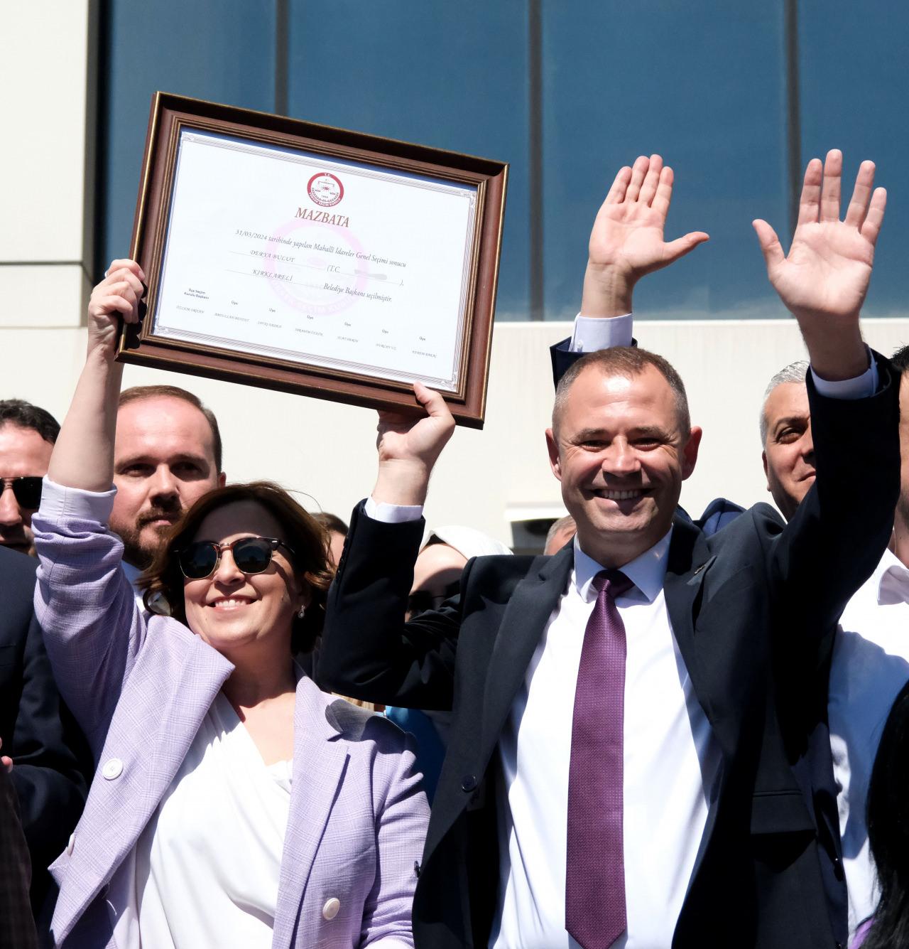 Kırklareli Belediye Başkanı Derya Bulut mazbatasını aldı: Söz veriyorum