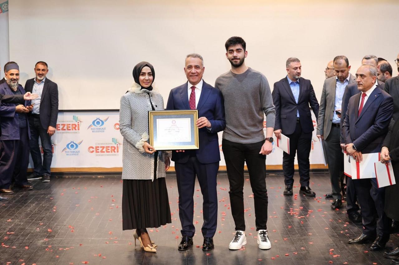 Sultangazi Belediye Başkanı Abdurrahman Dursun mazbatasını aldı