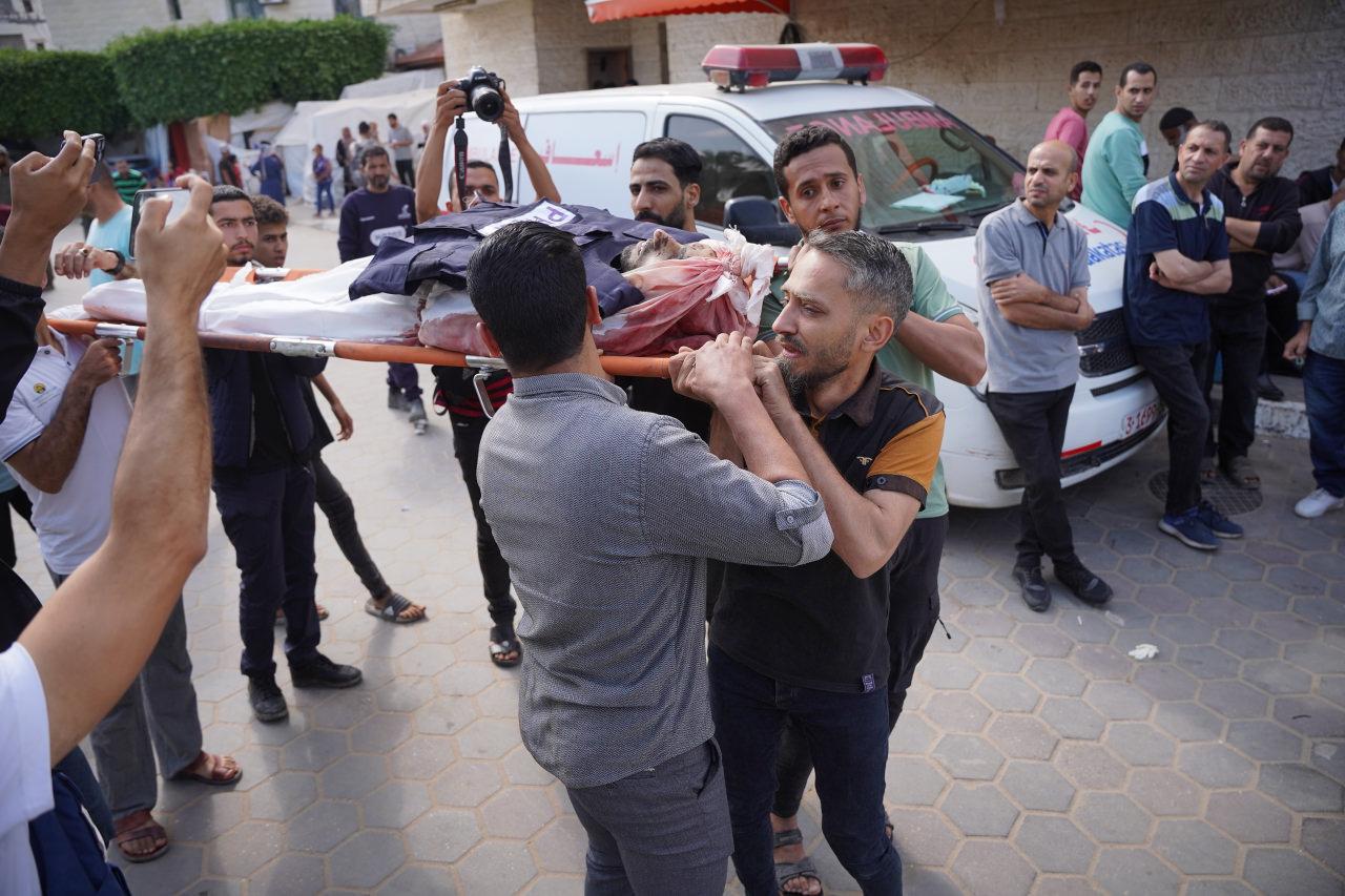 Filistinli gazeteci ile oğlu, İsrail saldırılarında şehit oldu