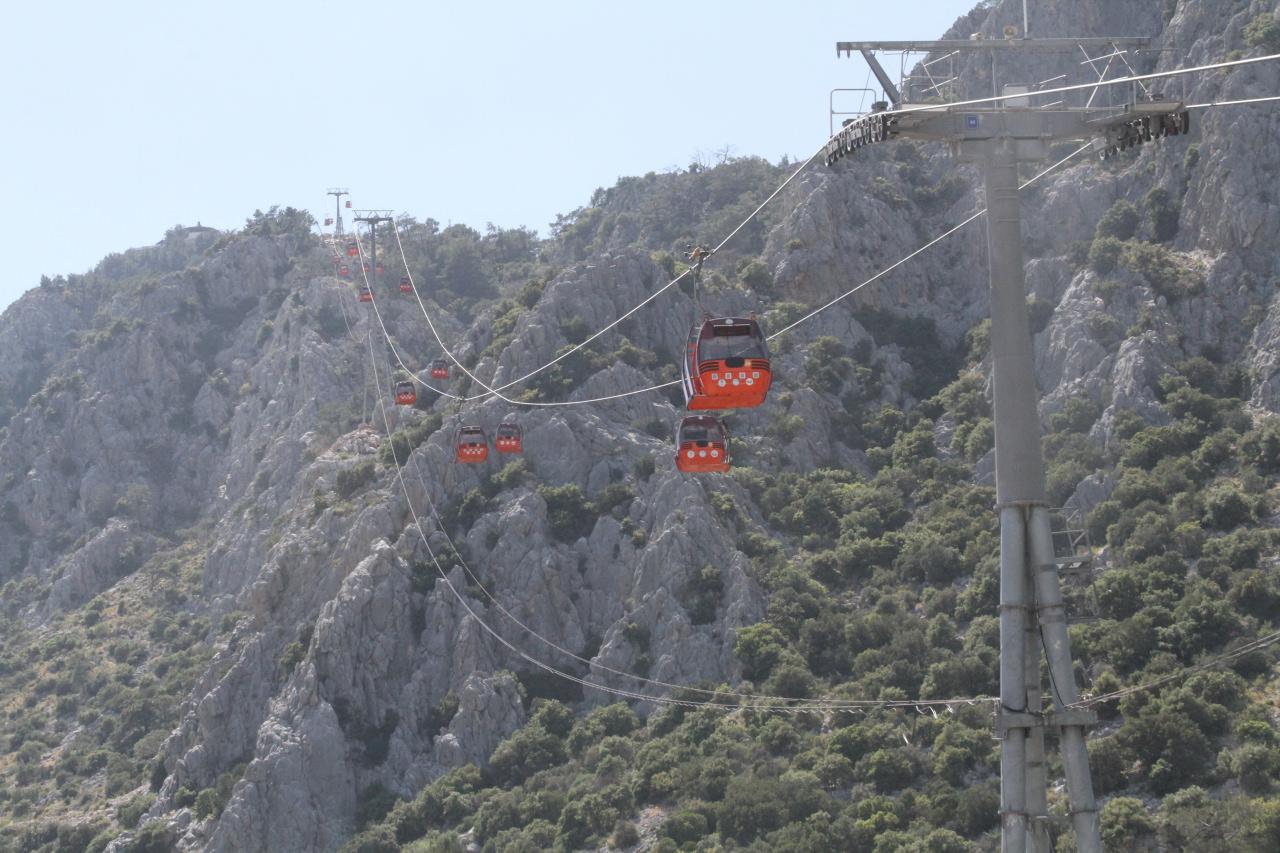 Antalya'da faciadan dönülen teleferik alanında dikkat çeken sessizlik