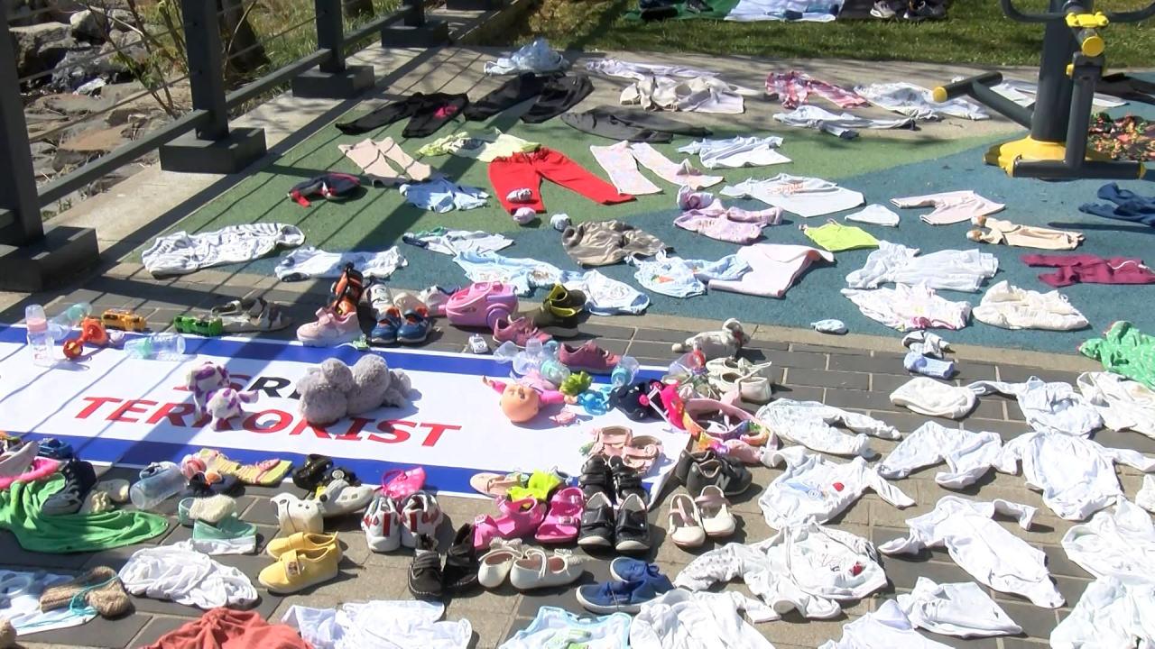 Beykozlu anneler sahile 3 kilometre boyunca 5 bin çocuk elbisesi ve oyuncak bıraktı